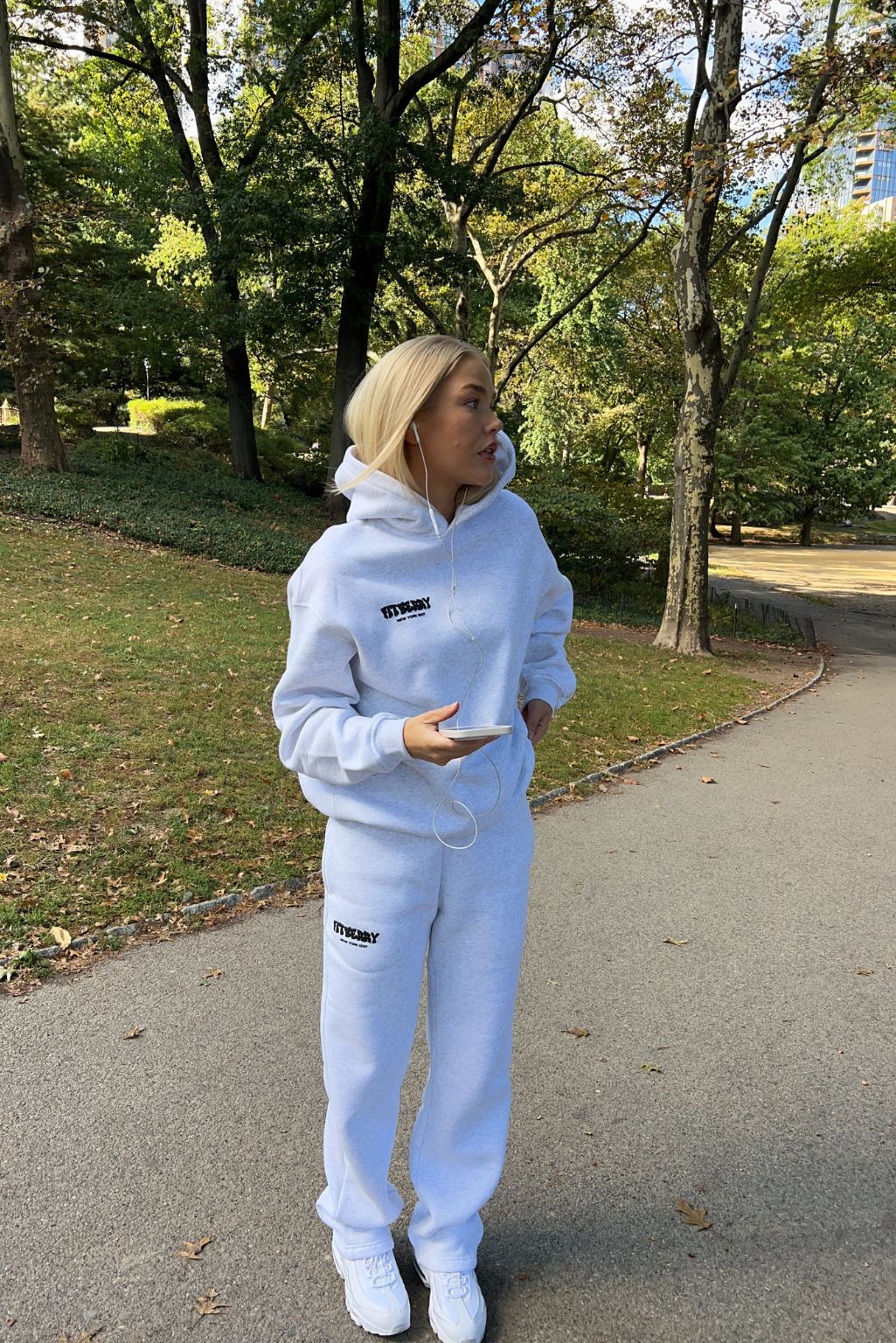 NEW YORK EDIT OVERSIZED HOODIE - Image 10