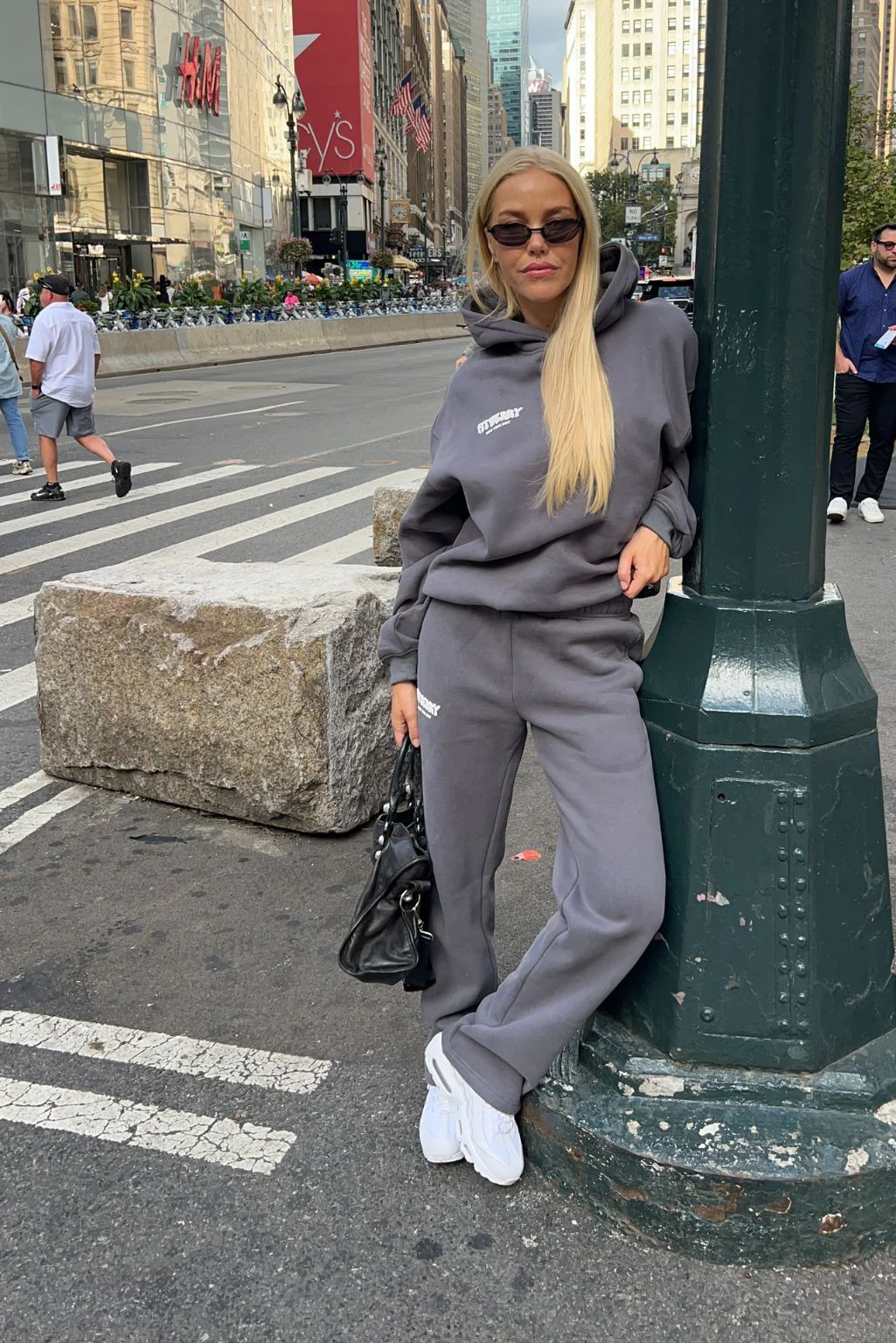 NEW YORK EDIT OVERSIZED HOODIE - Image 8